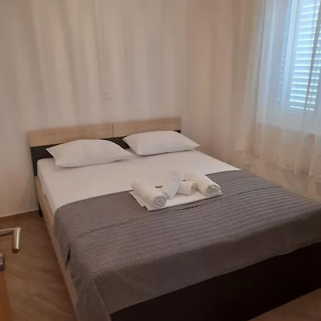 Apartmani Petra Primosten Exterior photo