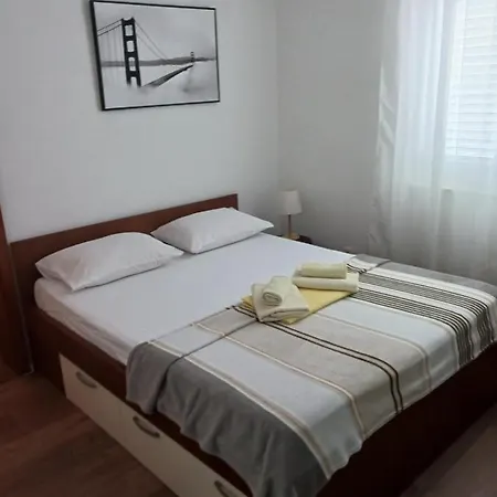 Apartmani Petra Primosten Exterior photo