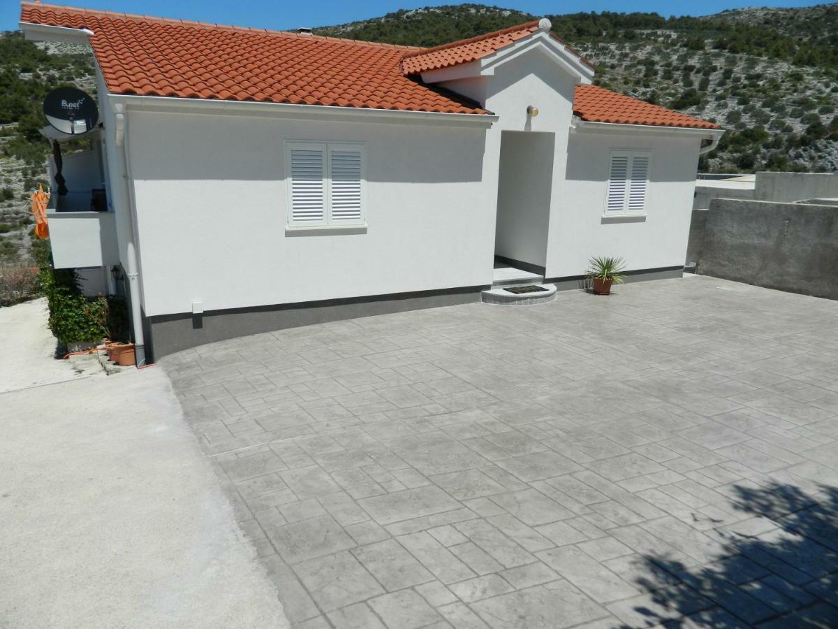 Petra Apartment Primosten
